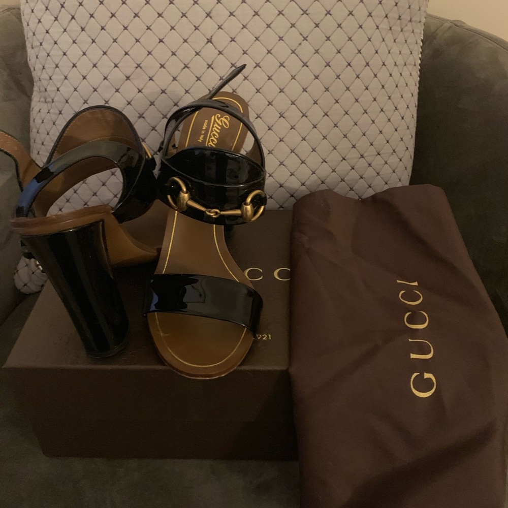 Gucci Black Patent Leather Block-Heel Sandals with Gold Hardware - Picture 9 of 10